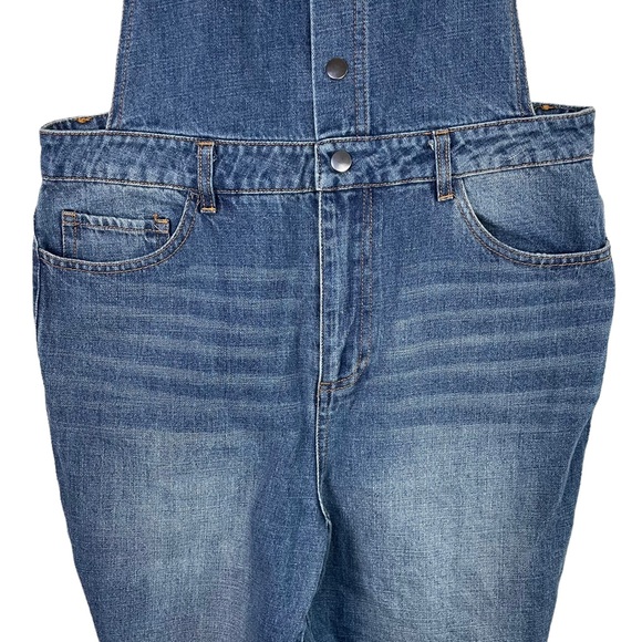 Forever 21 Contemporary Button Snap Ankle Cropped Overall Denim Jean Size Large - Picture 6 of 11